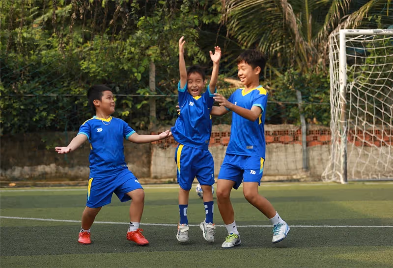 QUẦN ÁO THỂ THAO TRẺ EM